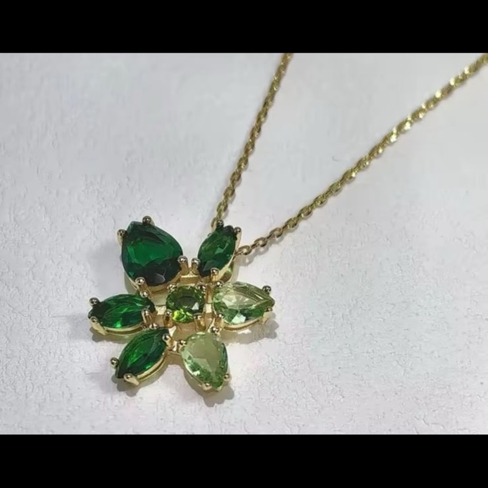 Simple emerald floral pendant gold necklace with swarovski elements